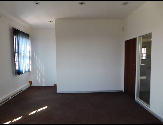 400M² OFFICE FOR SALE IN FERNDALE